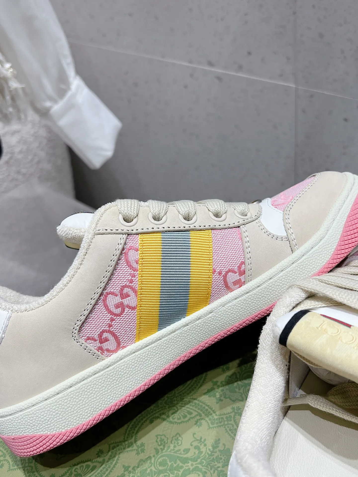 👟👟Ex-factory price 480👟👟 Long-term availability Gucci Gucci New Screener series Couple style Chubby Bread shoes Small dirty shoes Fatty Double G Casual sneakers Original purchase Development Original purchase Development Delivery counter exquisite packaging Fabric: Original imported cowhide + double G fabric Lining: Original customized breathable terry velvet lining Sole: Original molded TPU outsole Size: Women's 35-40 / Men's 39-45 (Female 34, Men 38 can be customized)
